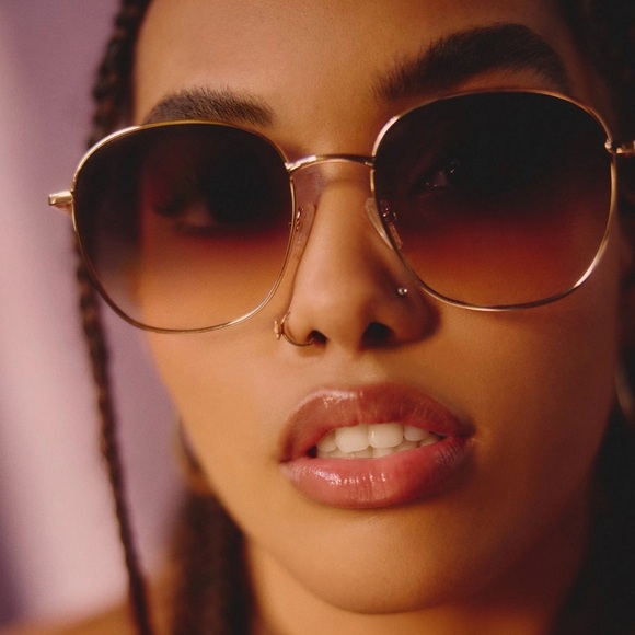 Quay Australia Accessories - Quay Australia Jezabell Oversized Sunglasses